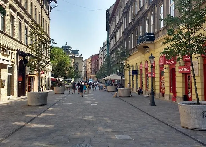 アパート Palace District, Leisurely Nest In Crowded Dwntwn ブダペスト
